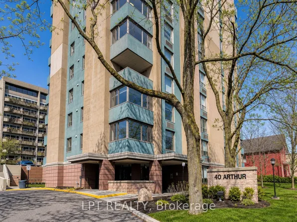 40 Arthur St #703, Ottawa, ON K1R 7T5