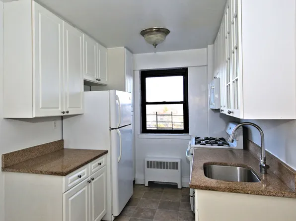 (undisclosed Address), New Rochelle, NY 10805