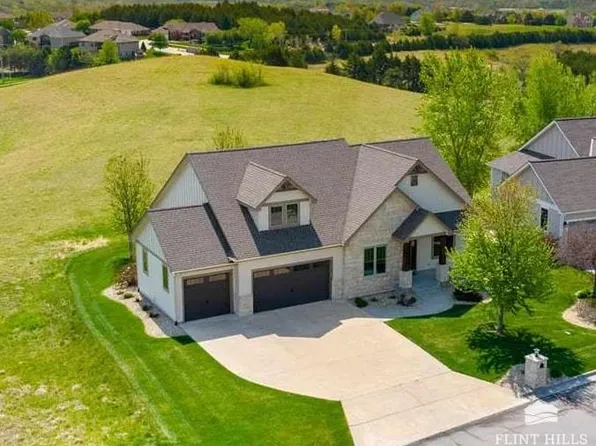 1904 Grand Vista Ln, Manhattan, KS 66503