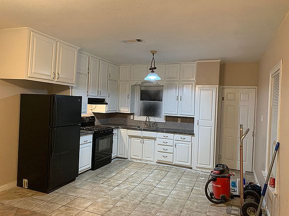 2nd image of 306 S Avenue O