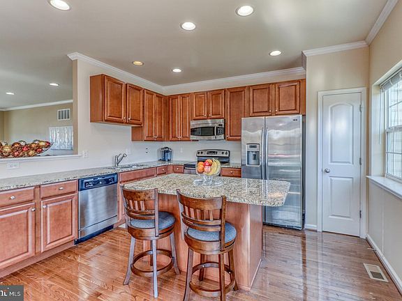 4th image of 529 Jacobsen Dr