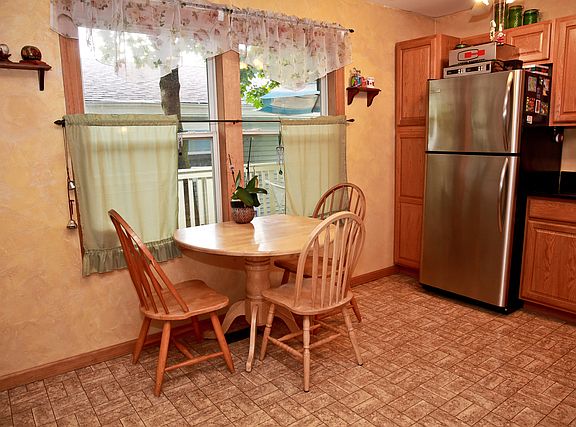 2nd image of 216 Kenwood Dr