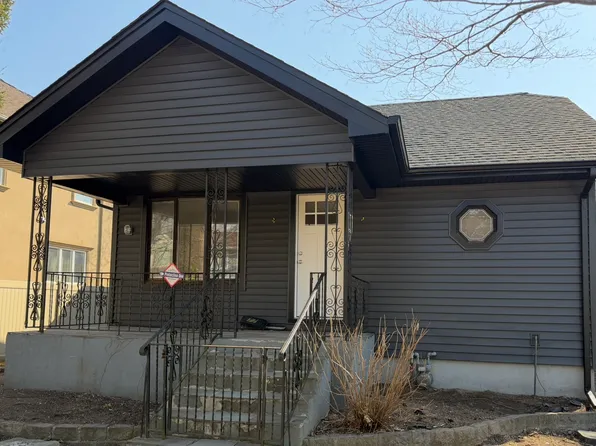 77 Centre St, Woodmere, NY 11598