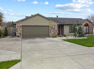1722 Lochinvar Dr, Fort Wayne, IN 46845