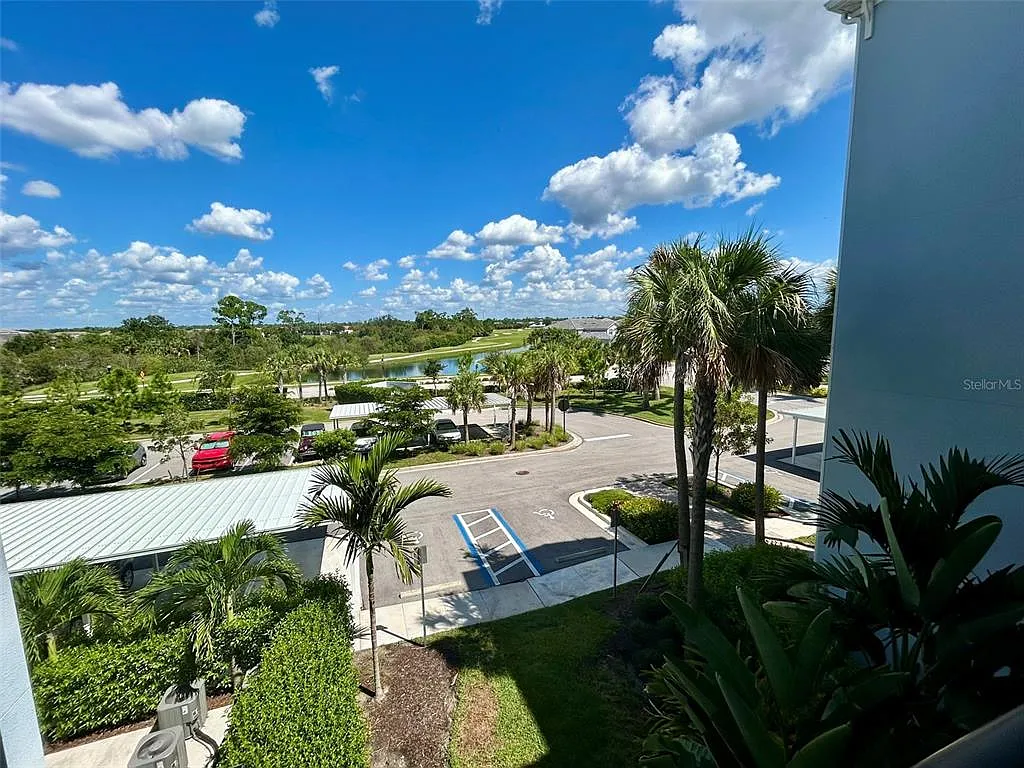 2 bed, 2.0 bath, 1154 sqft, $4,200 — Photo 3