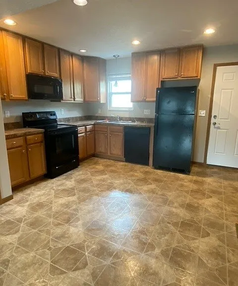 517 Wheeling Ave — Photo 3