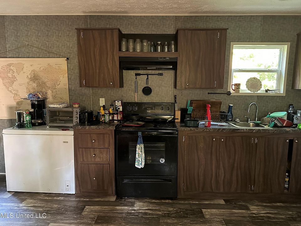 2nd image of 147 Twin Pine Dr