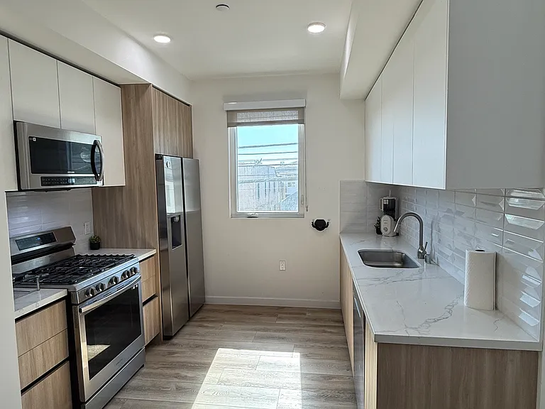 Fairfax Apartments — Photo 69