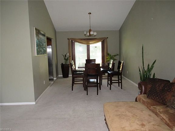4th image of 26893 Sweetbriar Dr
