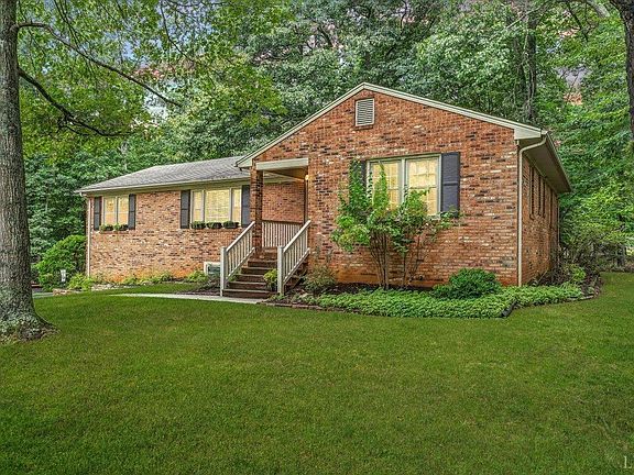 3rd image of 113 Valleywood Dr