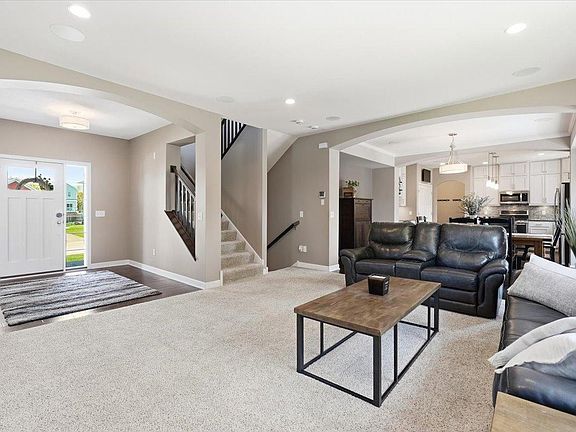 3rd image of 95 Lockwood Ct