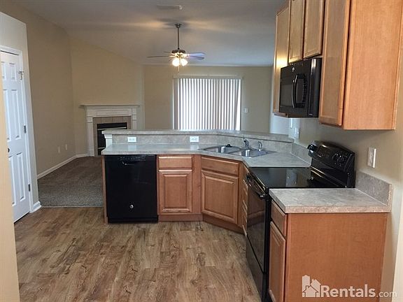 4th image of 2711 Royal Pointe Dr