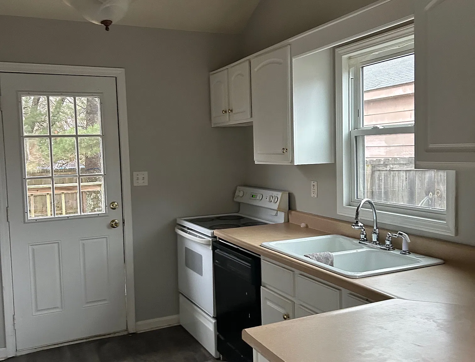 3 bed, 1020 sqft, $1,650 — Photo 3