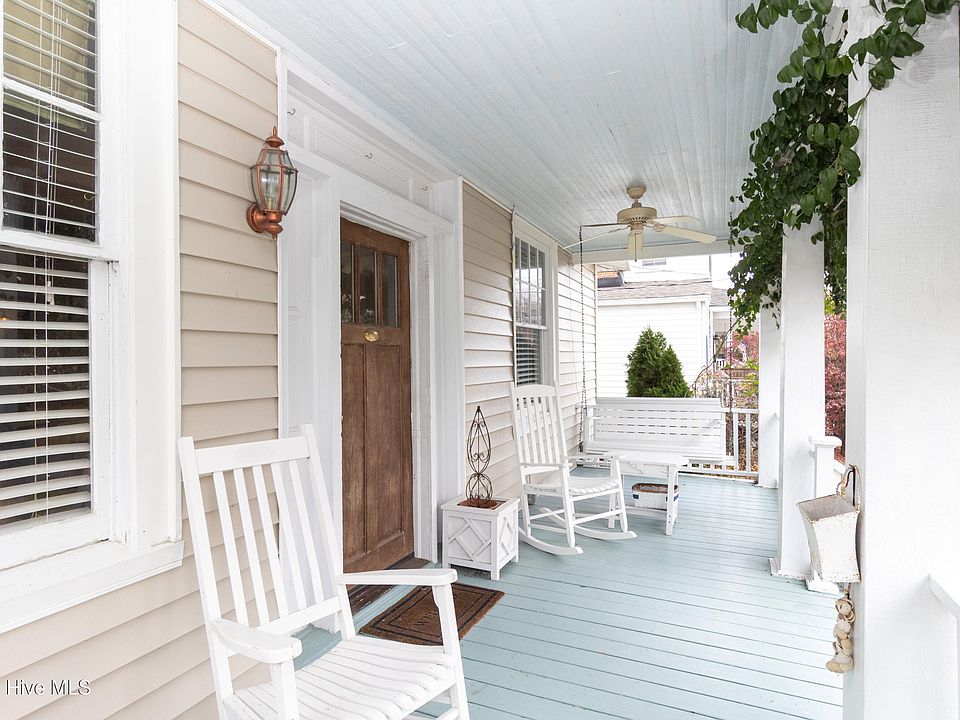 1st image of 304 S Oakum Street