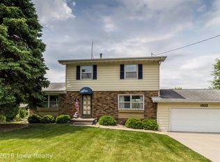 1922 NW 90th St, Clive, IA 50325