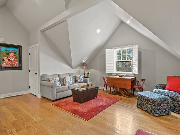 5th image of 302 E Geneseo St #B