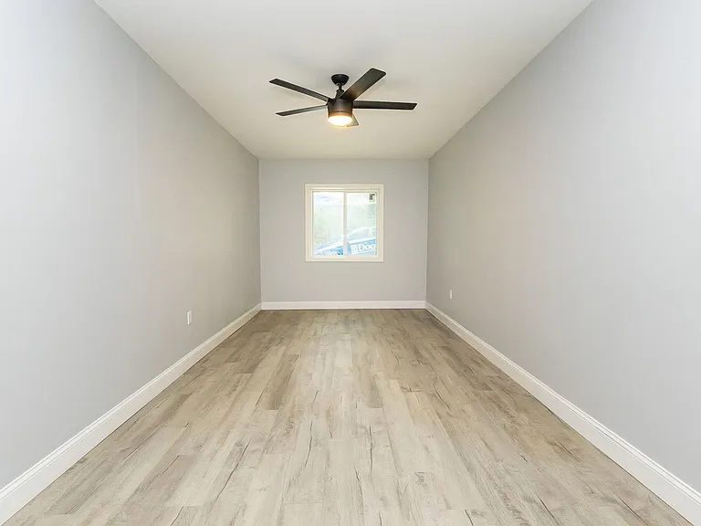 405 Dempsey Ln — Photo 15