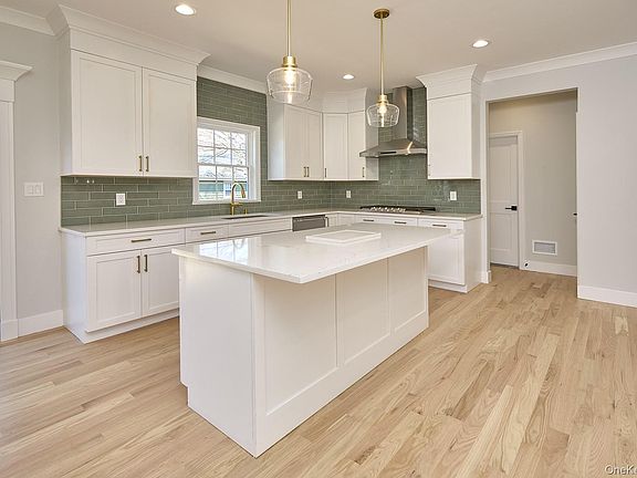 3rd image of 104 Maeder Avenue