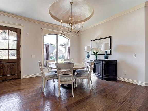 5th image of 3209 Garden Hill Dr