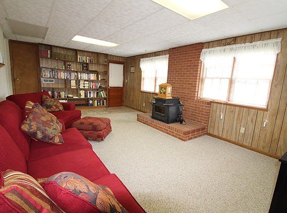 3rd image of 106 Greenwood Dr