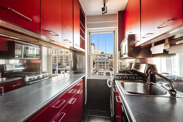 Sold by Corcoran | media 21