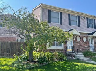 20025 N Great Oaks Cir, Clinton Township, MI 48036