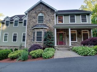 25 Roosevelt Ave, Hackettstown, NJ 07840