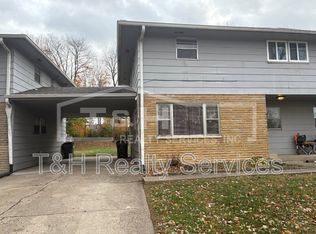 841 Riverside Dr, Greenwood, IN 46142