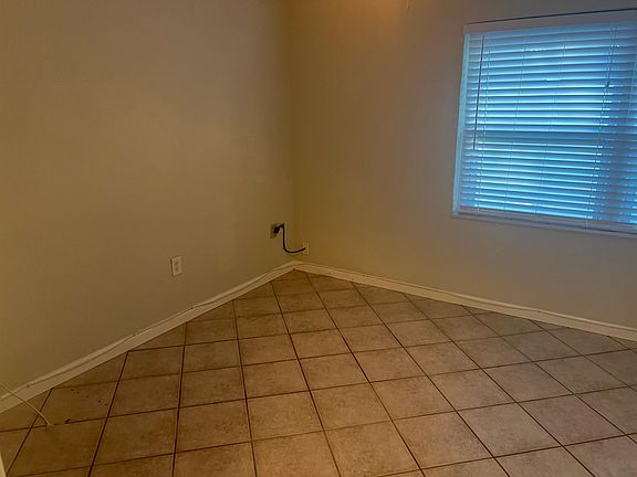 5th image of 423 NE 15th Ave