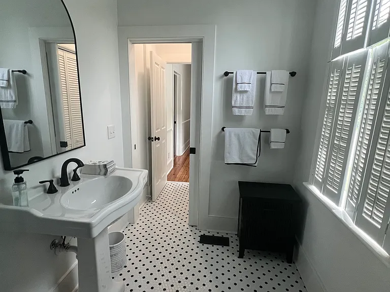 611 East St — Photo 13