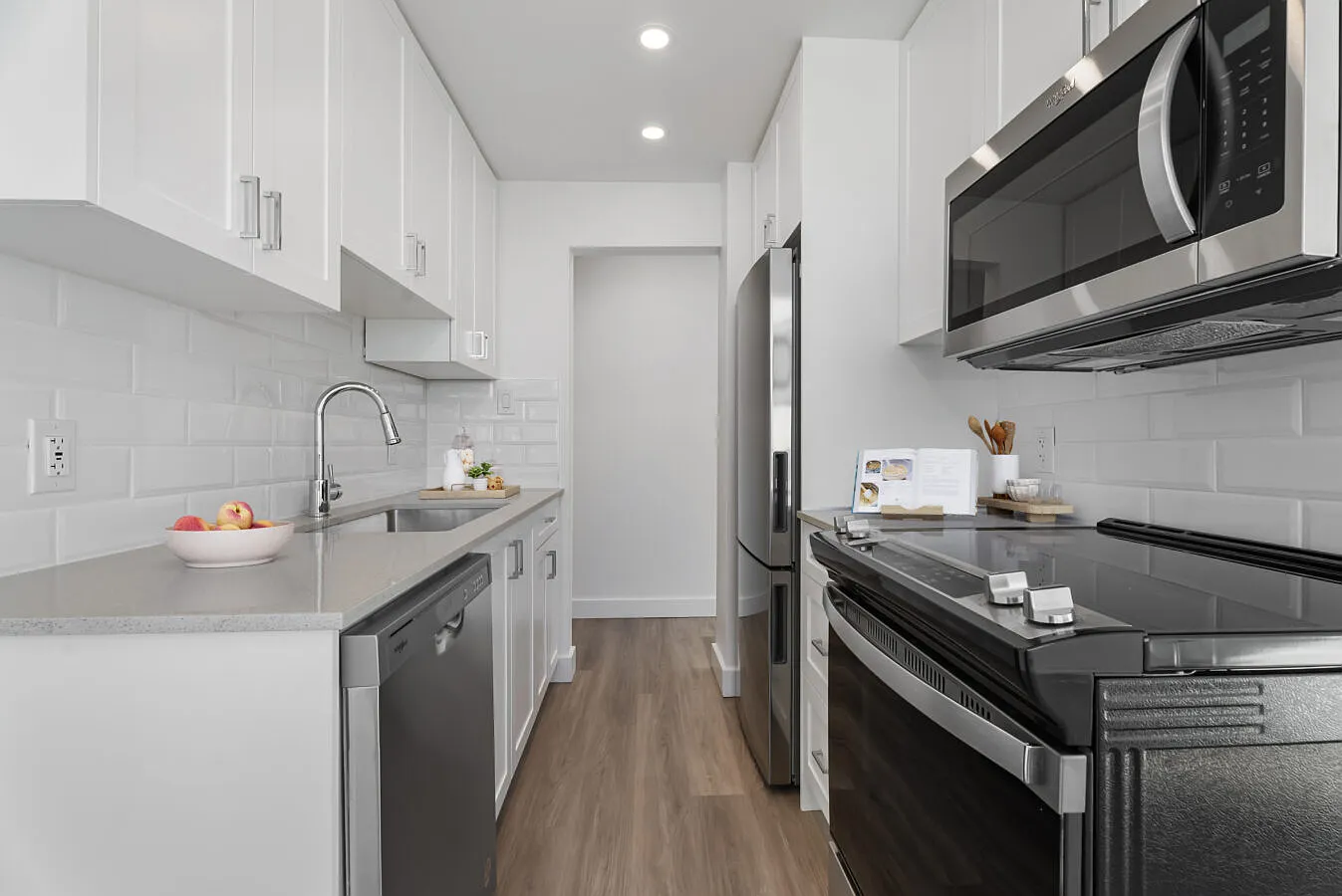 Pacific Cove Apartments — Photo 1
