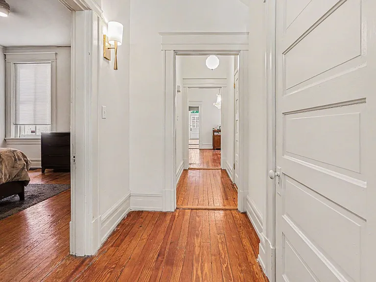 2713 W Grace St — Photo 5