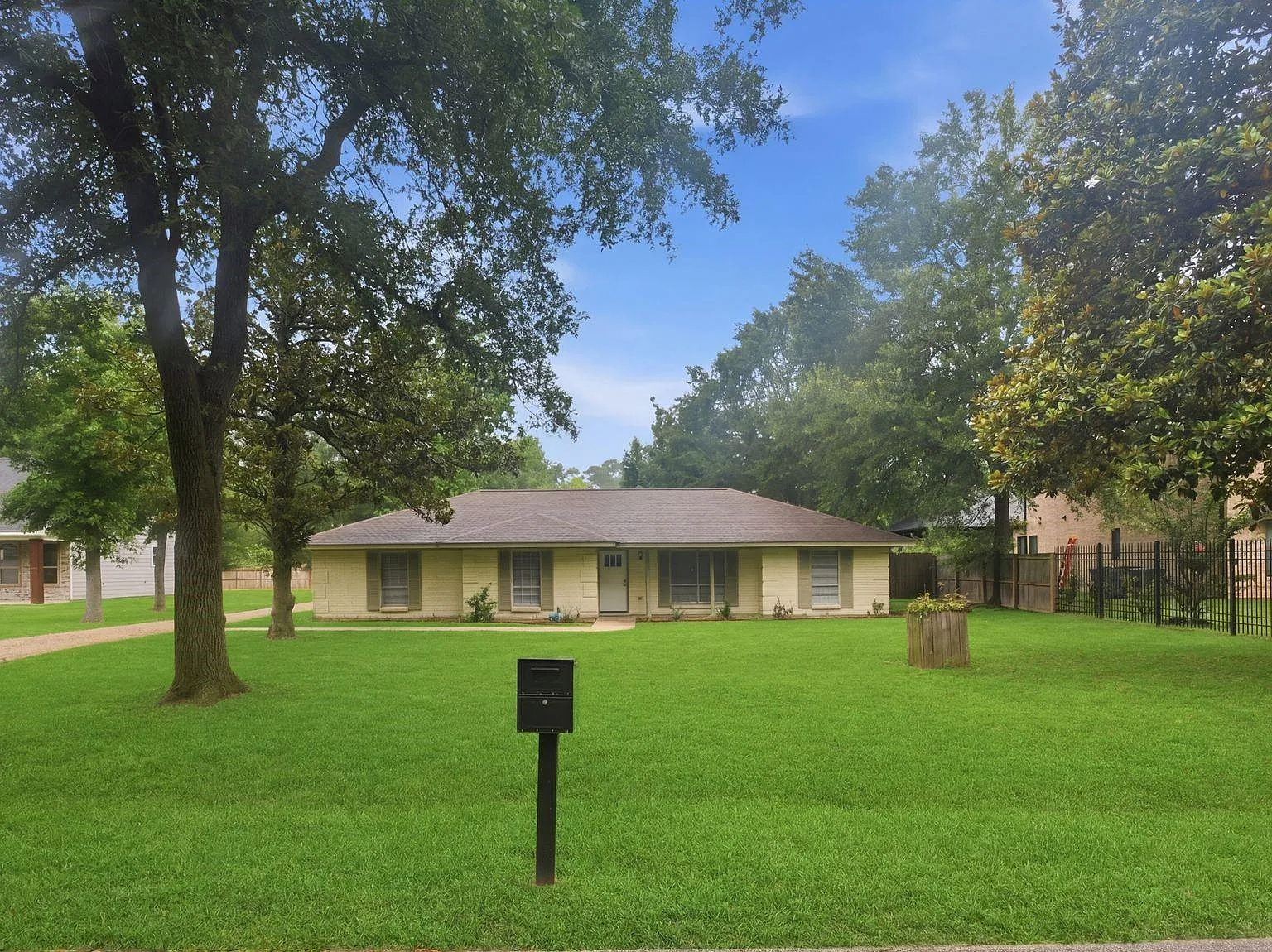 3 bed, 2.0 bath, 1703 sqft, $2,500 — Photo 2
