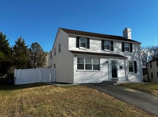 3 Surrey Dr, Newtown Square, PA 19073