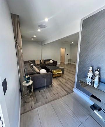 4th image of 8066 Hinds Ave