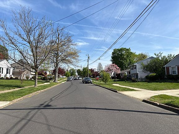 5th image of 28 Evergreen Rd