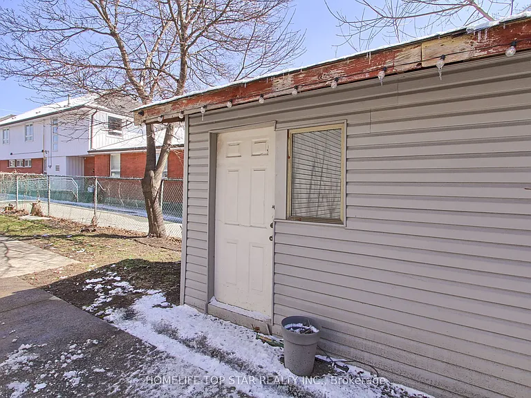 17 Royal St #UPPER — Photo 24