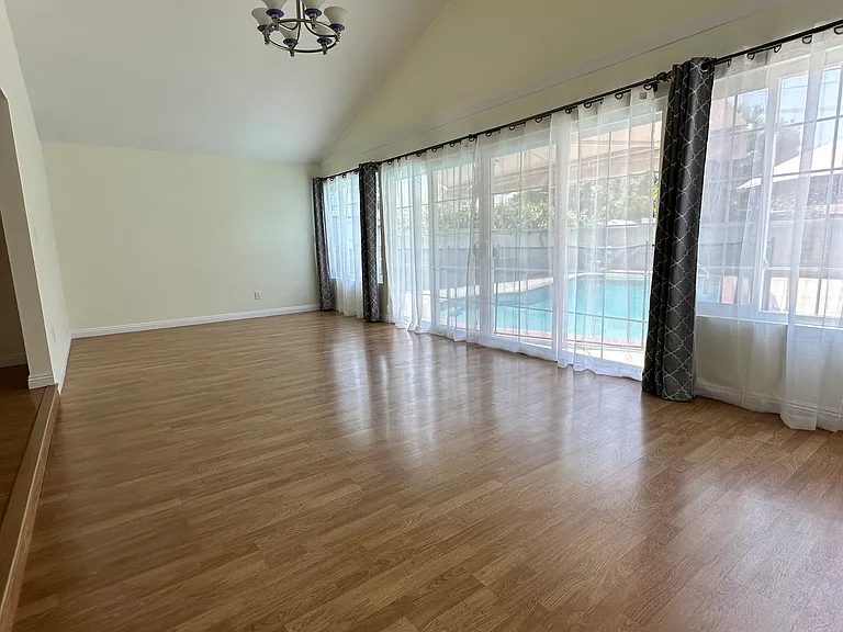 14552 Runnymede St — Photo 59