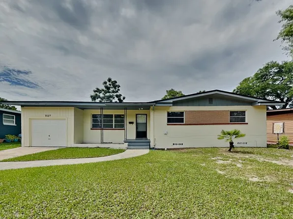 7537 Dalehurst Dr S, Jacksonville, FL 32277