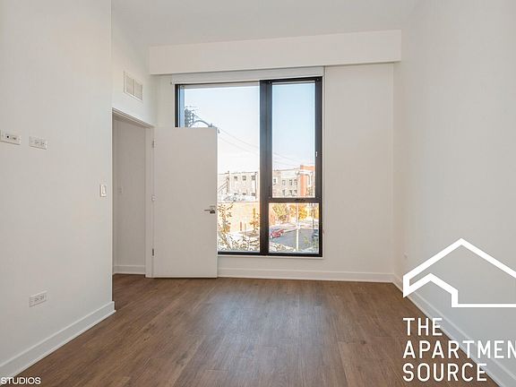 5th image of 3463 N Lincoln Ave #404