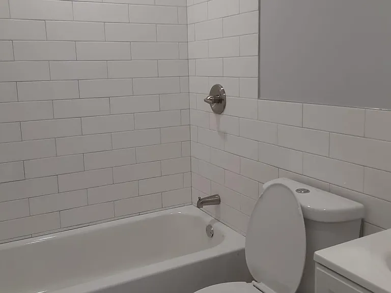 574 E Herman St — Photo 30