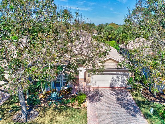Home For Sale In Valencia Lakes