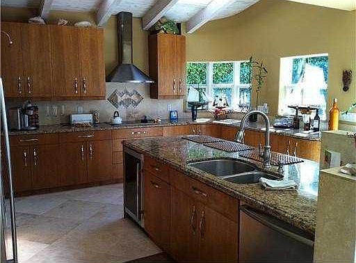 5th image of 2780 NE 56th Ct