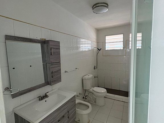 3rd image of 49 Urb Rexville #2