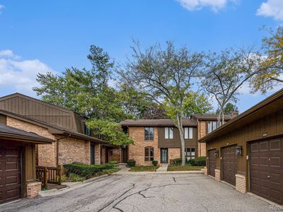 1090 Greenhills Dr, Ann Arbor, MI, 48105