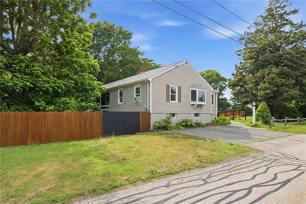 4 bed, 1.5 bath, 2250 sqft, $3,500 — Photo 4