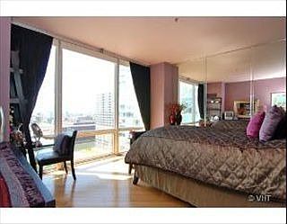 4th image of 653 N Kingsbury St APT 1601