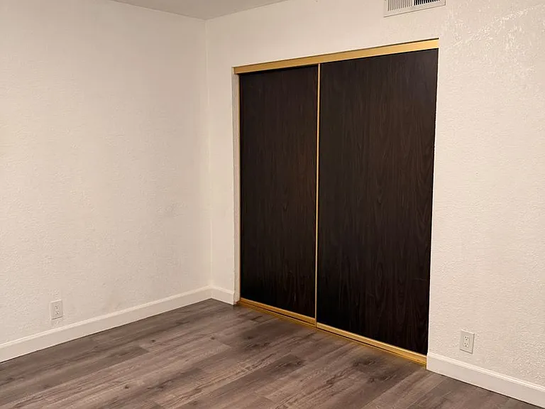80 Mina Ave — Photo 6