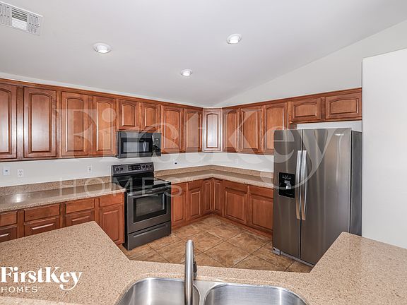 5th image of 2624 S 257th Ave