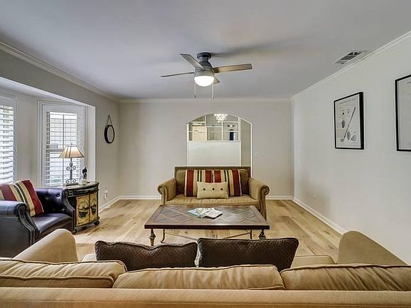5th image of 11 Hickory Ln #11